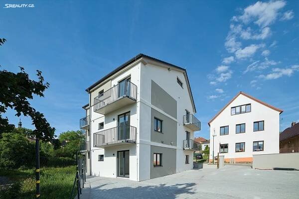 Pronájem bytu 1+kk 25 m², Na Hložku, Dobrovice