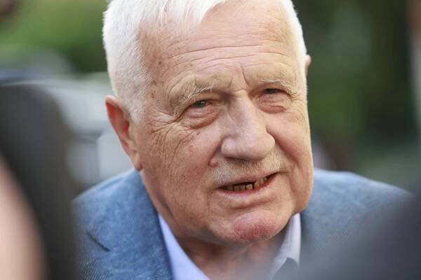 Klaus prohlásil, že v komunálních volbách dal hlas Okamurově SPD