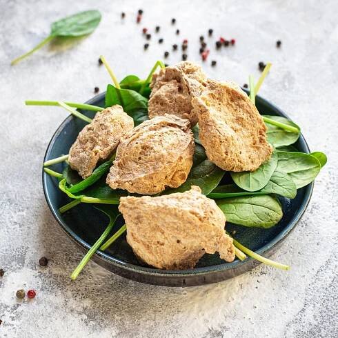 Seitan: Was das ist und wie du es verwendest: Gebratener Seitan mit Röstgemüse