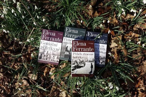Recenze: Jaká je cena přátelství? Vychází poslední díl neapolské série Eleny Ferrante