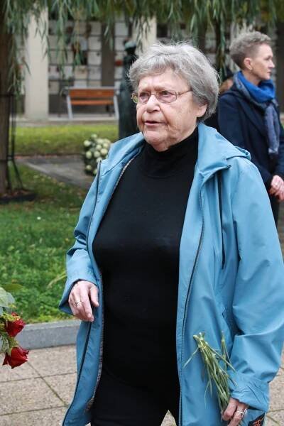 Překvapivý detail na pohřbu Somra (†88): Záhada věnců!