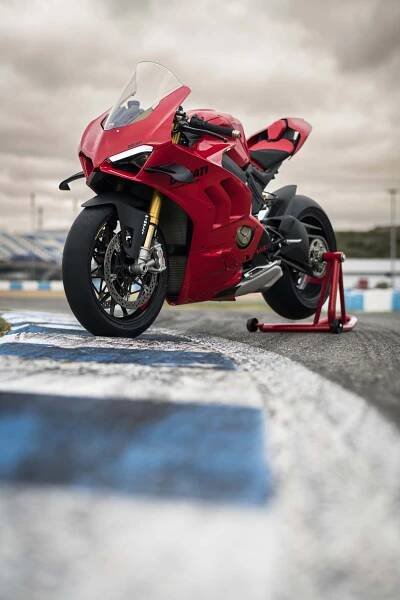 What It’s Like to Ride the 2022 Ducati Panigale V4 S, A Review