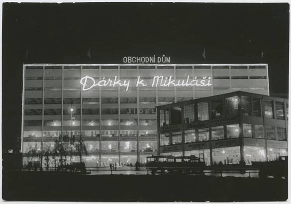 Obchodní dům | Objekty | Zlínský architektonický manuál