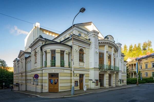 Marie Vítková • VERNISÁŽ VÝSTAVY – TVOŘIVÉ SNĚNÍ - Městské divadlo Mariánské Lázně