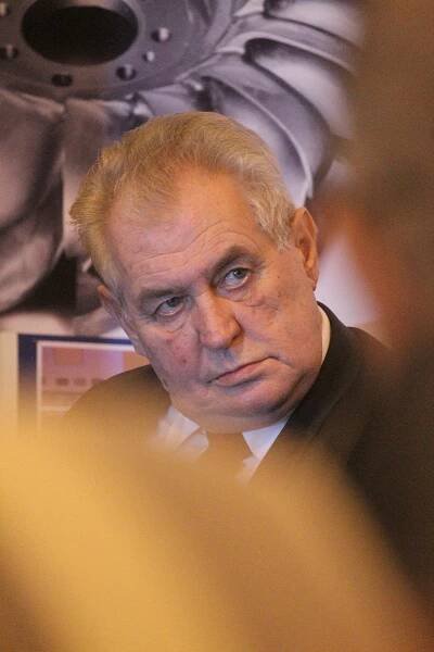 Končící prezident Zeman na jižní Moravě: pískot cyklisty nebo za volantem Zetoru