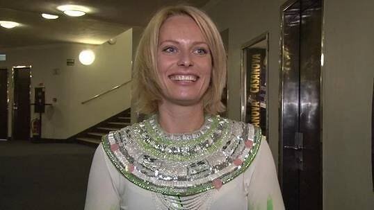 Ze zprávařky herečkou: Takhle vypadá blonďatá moderátorka z Novy jako nádherná bohyně - Super.cz