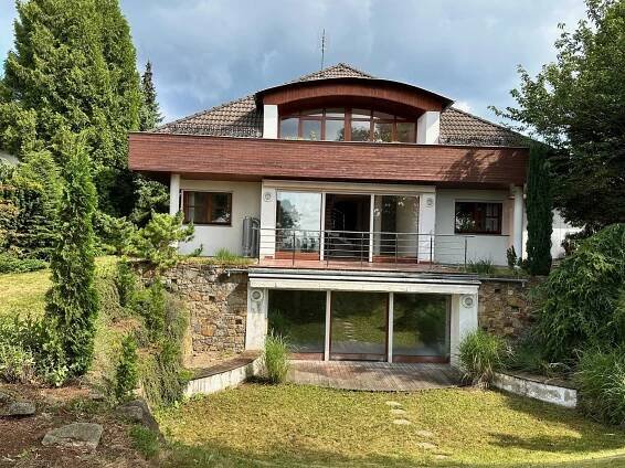 A7444 - Prodej třípodlažní vily 8+kk s dvojgaráží, Brno - Jehnice, ulice Havláskova 247/6. CP pozemku 940m2 | Veřejné dražby