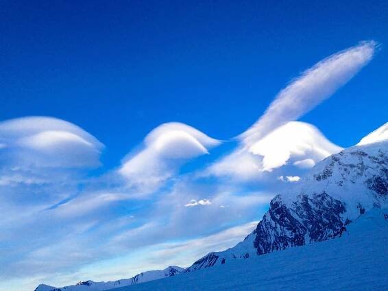 Denali_lenticular_clouds
