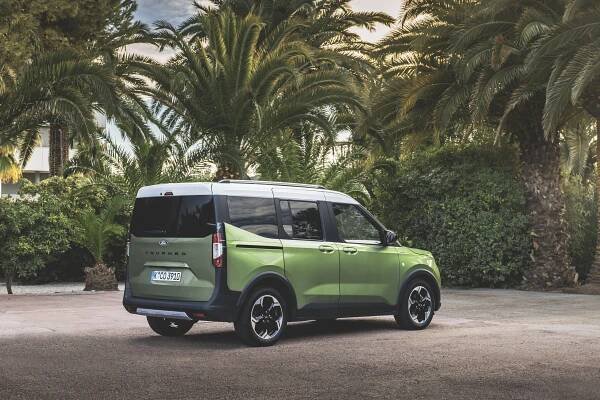 Rodinné auto za 11 platů. Ford Tourneo Courier ukazuje výhody kompaktních vozů
