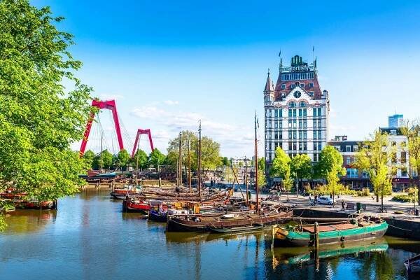 Spy Hunt: Rotterdam Under Siege Walking Tour & Escape Game
