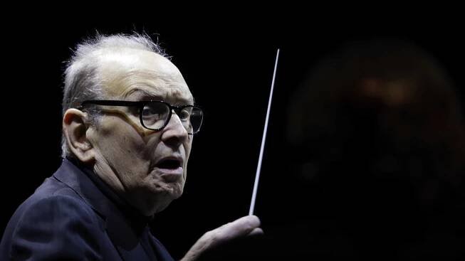 Zemřel hudební skladatel Ennio Morricone. Autor ikonické melodie Tenkrát na západě
