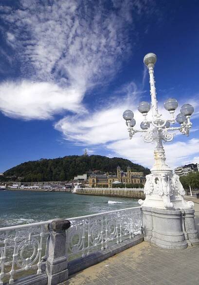 Donostia / San Sebastián (De) by spain.info - Issuu