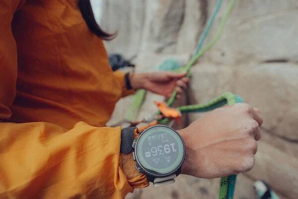 Odolnost a konstrukce Suunto Race vs Suunto Vertical