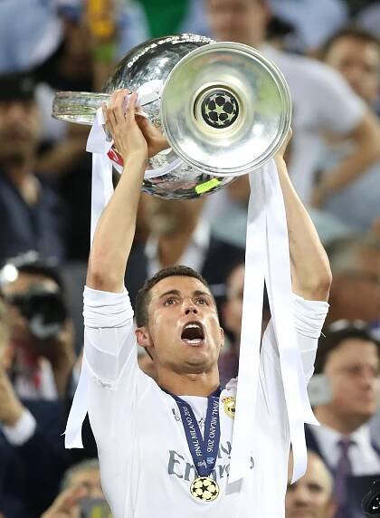 Bílé oslavy. Tak Real v madridském souboji vyhrál Ligu mistrů