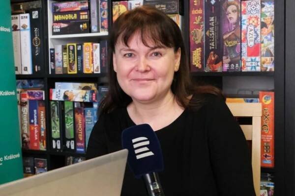 Jana Vojtíšková v rozhlasové kavárně | foto: Milan Baják,  Český rozhlas