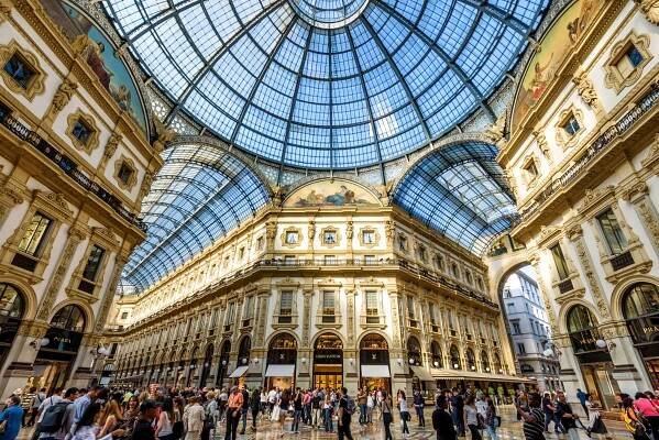 Galleria Vittorio Emanuele II na náměstí Piazza del Duomo v centru Milána.