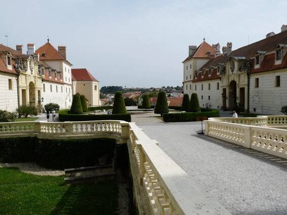 Zámek Valtice - otevírací doba, akce, ubytování, prohlídky, vstupné, foto, počasí