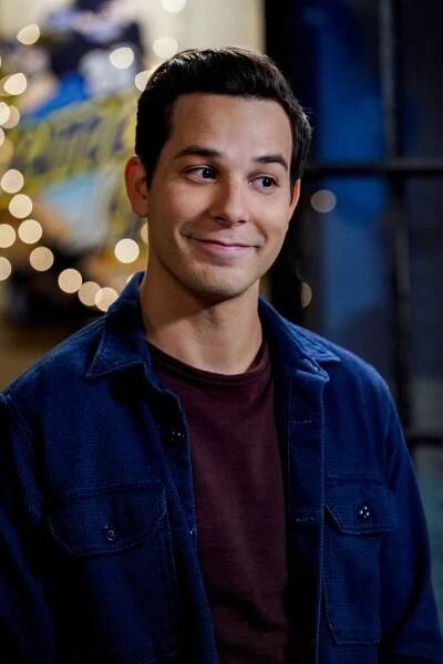 Skylar Astin - Actor, Singer