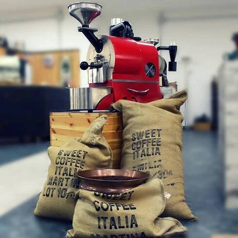 Plně automatický profesionální stroj pro pražení kávy značky Sweet Coffee Italia model GEMMA s kontrolním panelem a mikroprocesorovým řízením - barva bílá