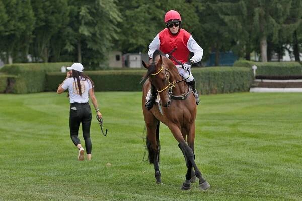 Lenka Sklenáková - 3.kv na Velkou pardubickou - 2