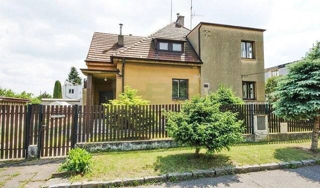 Prodej samostatného RD, 5+2, terasa, sklep, 3x garáž, velká zahrada, Praha 9, Letňany | Reality.iDNES.cz 
