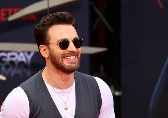 Chris Evans alias Kapitán Amerika se oženil. Na svatbu dorazili i další superhrdinové