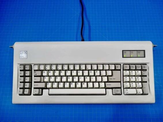 IBM Personal Computer/AT original 5170 model F keyboard + 5-pin DIN to ps/2 + ps/2 to USB converter