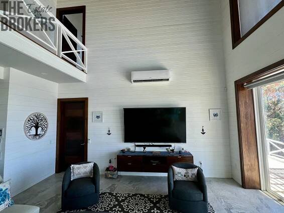 LUXURY 3BD & 3.5BT Home First Bight, Roatan | Reality.iDNES.cz 