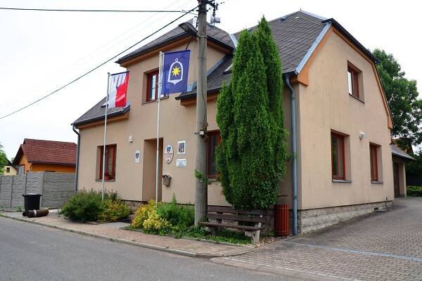 Žernov - úřad městyse foto 2