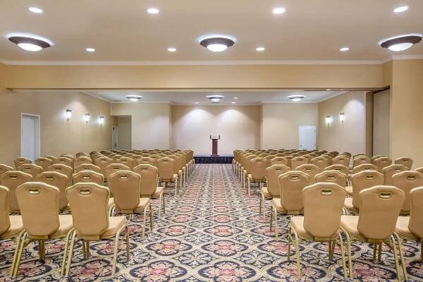 Rezort Crowne Plaza Mission Valley By Ihg