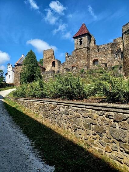 Hrad a zámek Klenová | TuristickaMapa.cz