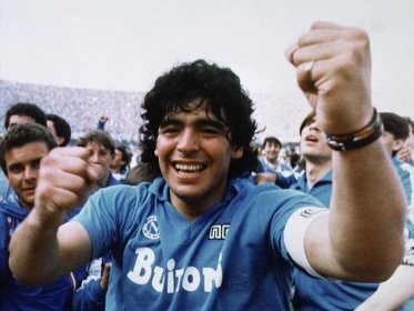 Zemřel legendární Diego Maradona. Podle argentinských médií měl podlehnout infarktu