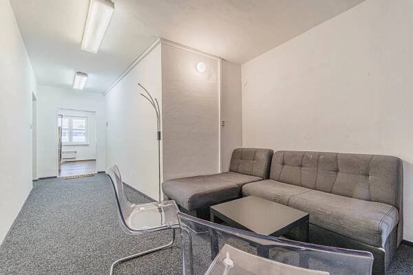 Pronájem kancelářských prostor [27 m⊃2;], ulice Teslova, Ostrava-Přívoz