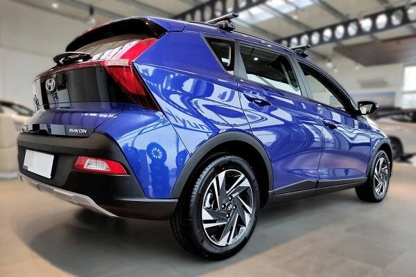 Karbonový kryt prahu zadních dveří Hyundai Bayon (od roku 2021>) - Avisa