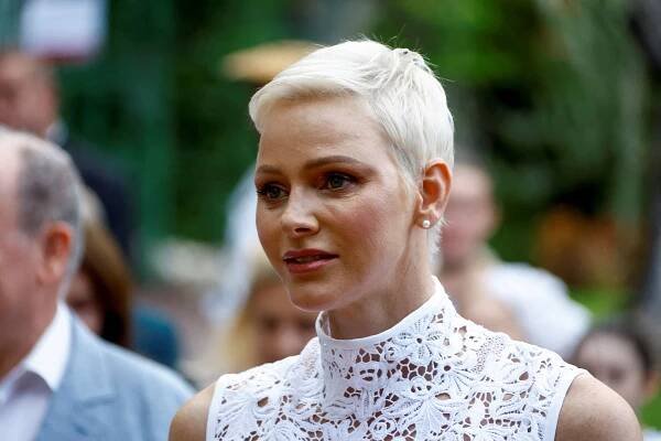 Nejnovější vlasový experiment princezny Charlene: Odbarvená na bílo jako zpěvačka z Roxette!