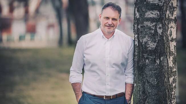 Ze světa velké advokacie do Senátu. Jan Holásek překvapil v Hradci - Seznam Zprávy