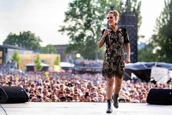Hudební festival Colours of Ostrava 2019 v Dolní oblasti Vítkovice, 20. července 2019 v Ostravě. Na snímku francouzská zpěvačka Zaz.