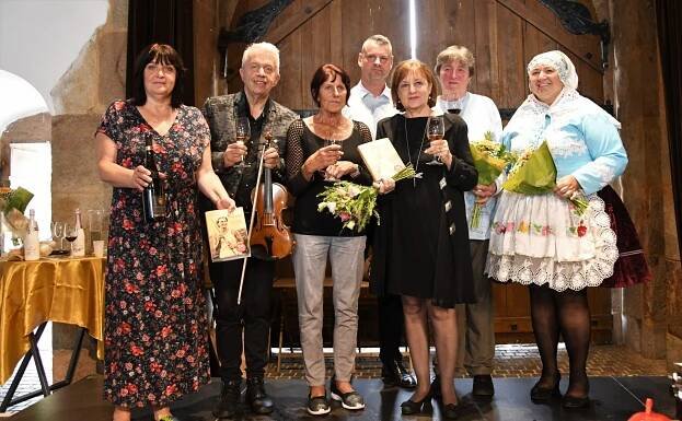 Křest knihy Dana Zátopková 100 a výstava v Písecké bráně 13. 9. 2022 Ivana Roháčková, Jaroslav Svěcený, Jarmila Kratochvílová, Miroslav Guzdek, Olga Strusková, Drahomíra Dryeová, Jana Bačíková