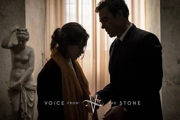 Emilia Clarke, Márton Csókás - Hlas z kamene - Promo