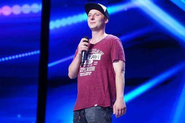 Nedal si říct a ztrapnil se i před Rytmusem. Mladý barman v Talentu opět předvedl otřesný rap