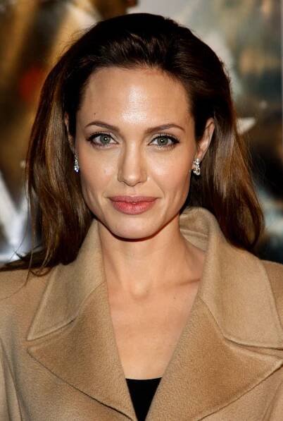 Stáhnout - WESTWOOD, CA, USA - NOVEMBER 5, 2007: actress Angelina Jolie attends the Los Angeles premiere of "Beowulf" held at the Westwood Village Theater in Los Angeles. — Stock obrázek