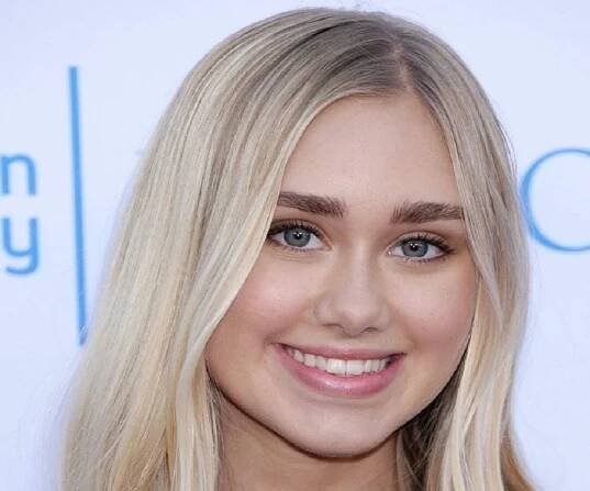 Emily Skinner Biography - Facts, Childhood, Family Life & Achievements