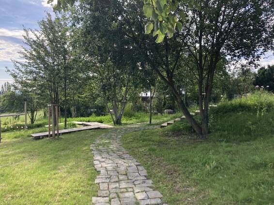 FOTO: Nový park v Brně s výhledem na lom Hády. Podívejte se, jak to tam vypadá