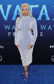 Heidi Klum Looks Angelic at 'Avatar: The Way of Water' Premiere | Us Weekly
