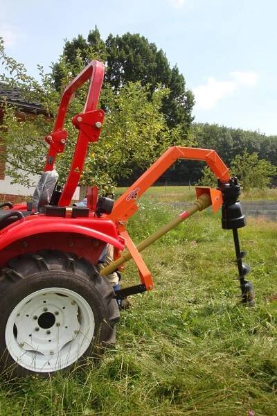 Půdní vrták CRONIMO za traktor | Nejlevnejsi-bagry-nakladace-traktory.cz
