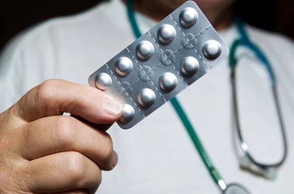 Otrav léky s paracetamolem přibývá, prodávají se i na pumpách. Omezení neprošlo