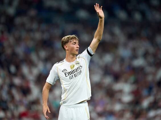 MADRID, SPAIN - AUGUST 19: Dean Huijsen of Real Madrid gestures during the LaLiga EA Sports match between Real Madrid CF and CA Osasuna at Estadio Santiago Bernabeu on August 19, 2025 in Madrid, Spain. (Photo by Angel Martinez/Getty Images)