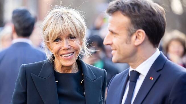 Brigitte Macron do Česka nepřiletěla. Krize se ale nekoná, vztah s Emmanuelem je stále dokonalý