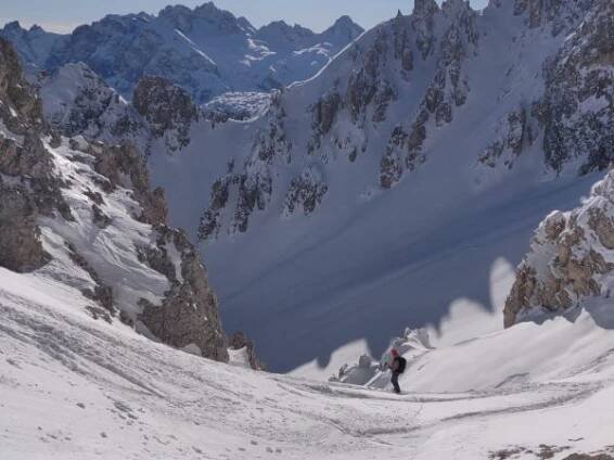 Cadini di Misurina sci alpinismo su forcella inverno