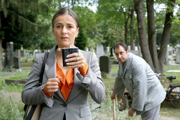 Die Detektive - Wegen Todesfall geöffnet (E01) (2014) | Tvůrci | ČSFD.cz